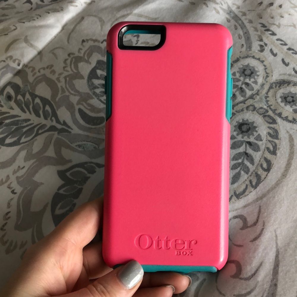 Slightly worn Otterbox case for the iPhone 6!